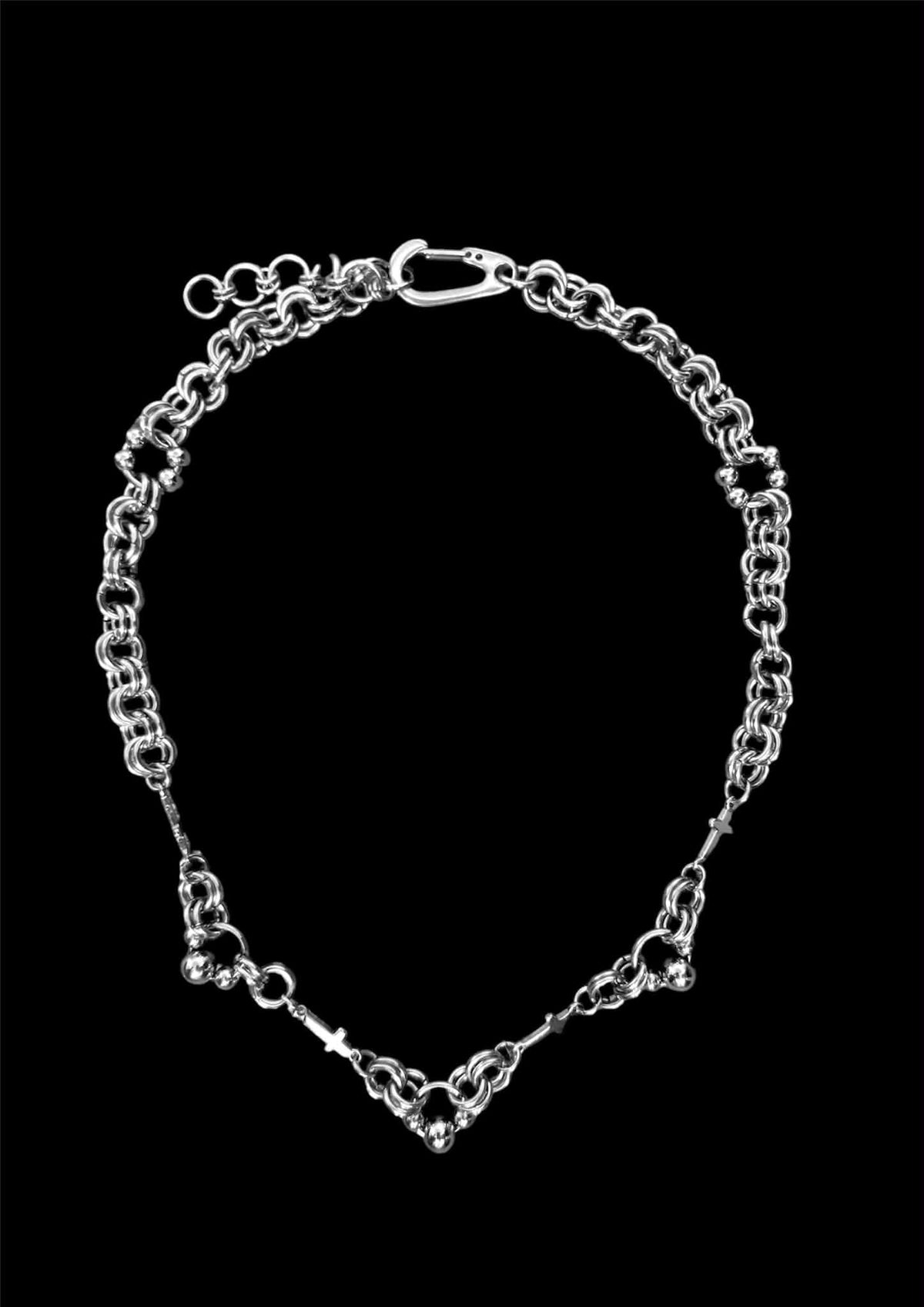 ESSENTIALS CROSSED NECKLACE