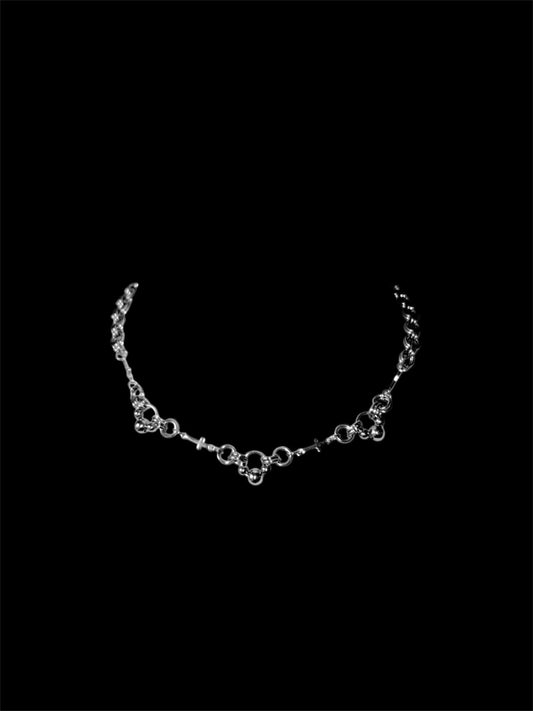 ESSENTIALS CROSSED NECKLACE